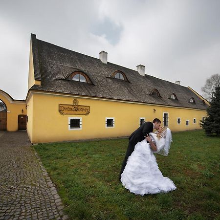 Dvur Olsiny -Hotel And Horse-Riding การ์วินา ภายนอก รูปภาพ