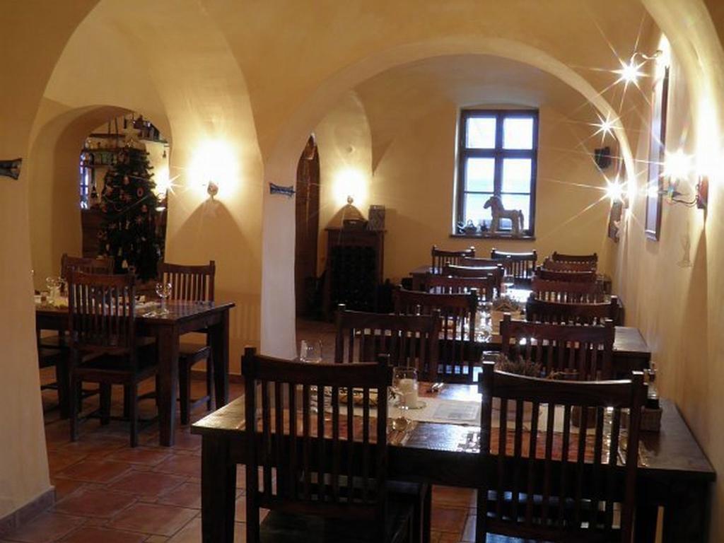 Dvur Olsiny -Hotel And Horse-Riding การ์วินา ภายนอก รูปภาพ