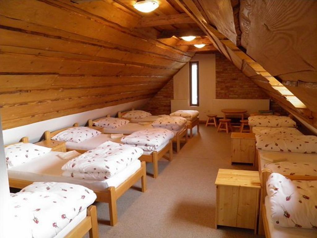 Dvur Olsiny -Hotel And Horse-Riding การ์วินา ภายนอก รูปภาพ