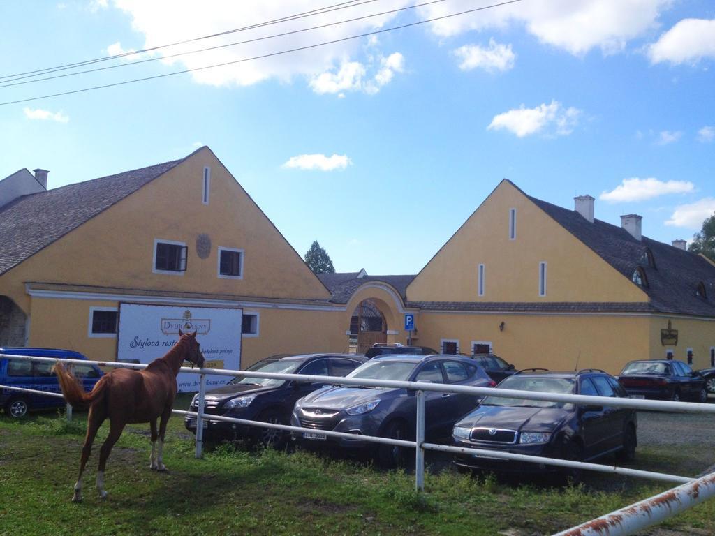Dvur Olsiny -Hotel And Horse-Riding การ์วินา ภายนอก รูปภาพ