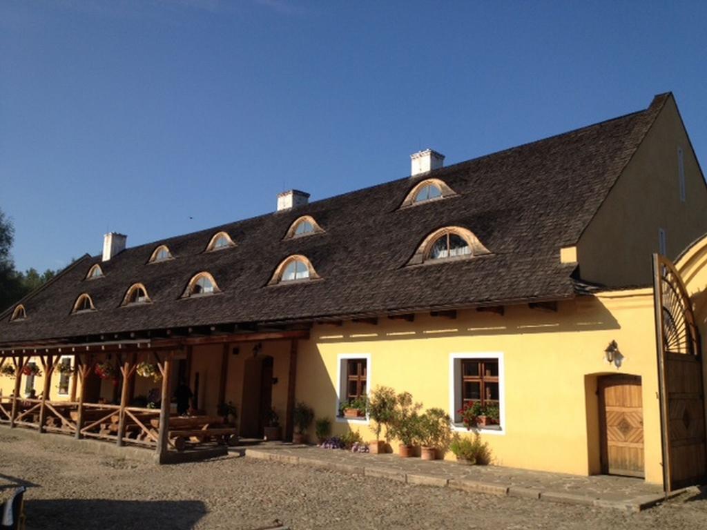 Dvur Olsiny -Hotel And Horse-Riding การ์วินา ภายนอก รูปภาพ
